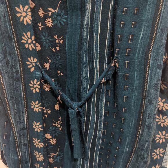 Weekend Edition Vintage Tank Size Small - Picture 3 of 6